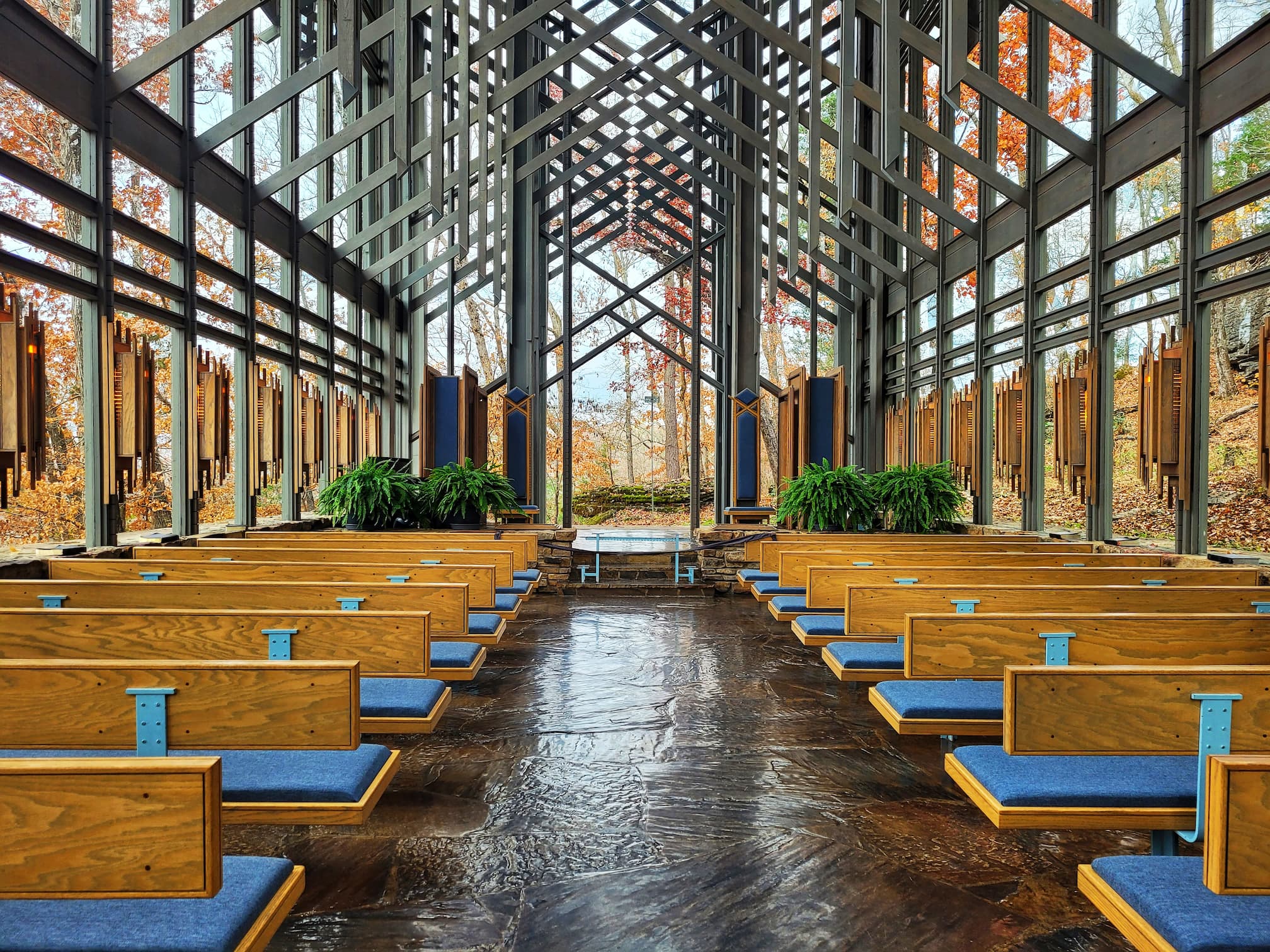 photo of thorncrown chapel interior